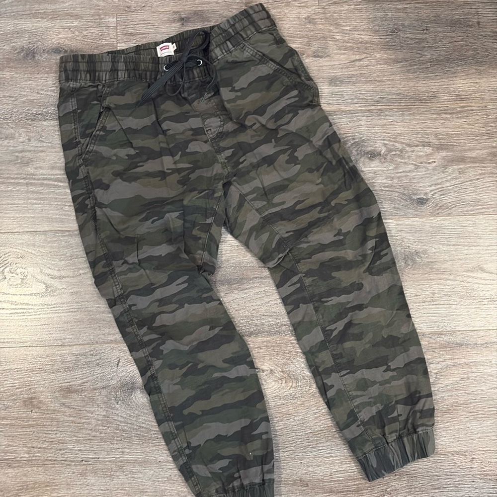 Levis Camo Joggers